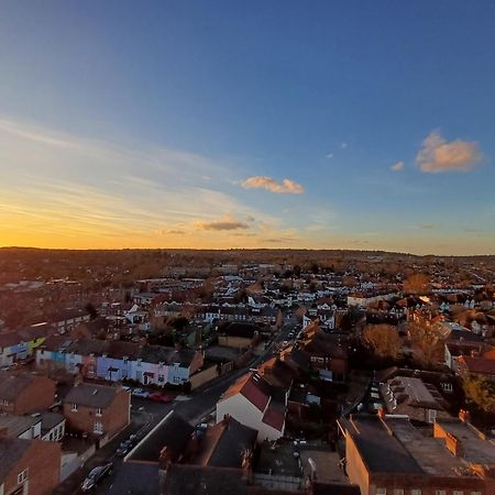 Luxury Apartment With Stunning Views On 10Th Floor Edgware Exteriér fotografie