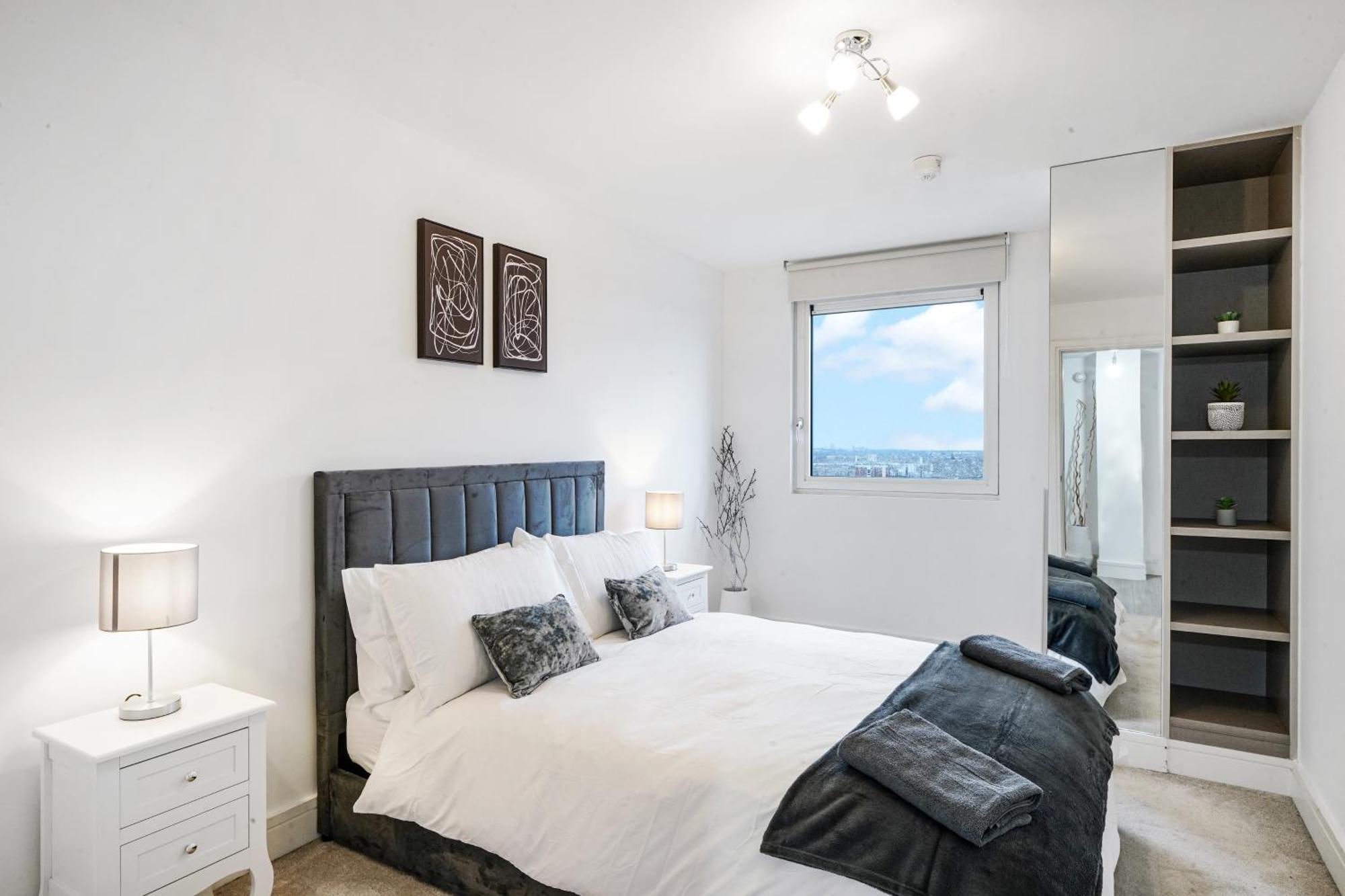 Luxury Apartment With Stunning Views On 10Th Floor Edgware Exteriér fotografie