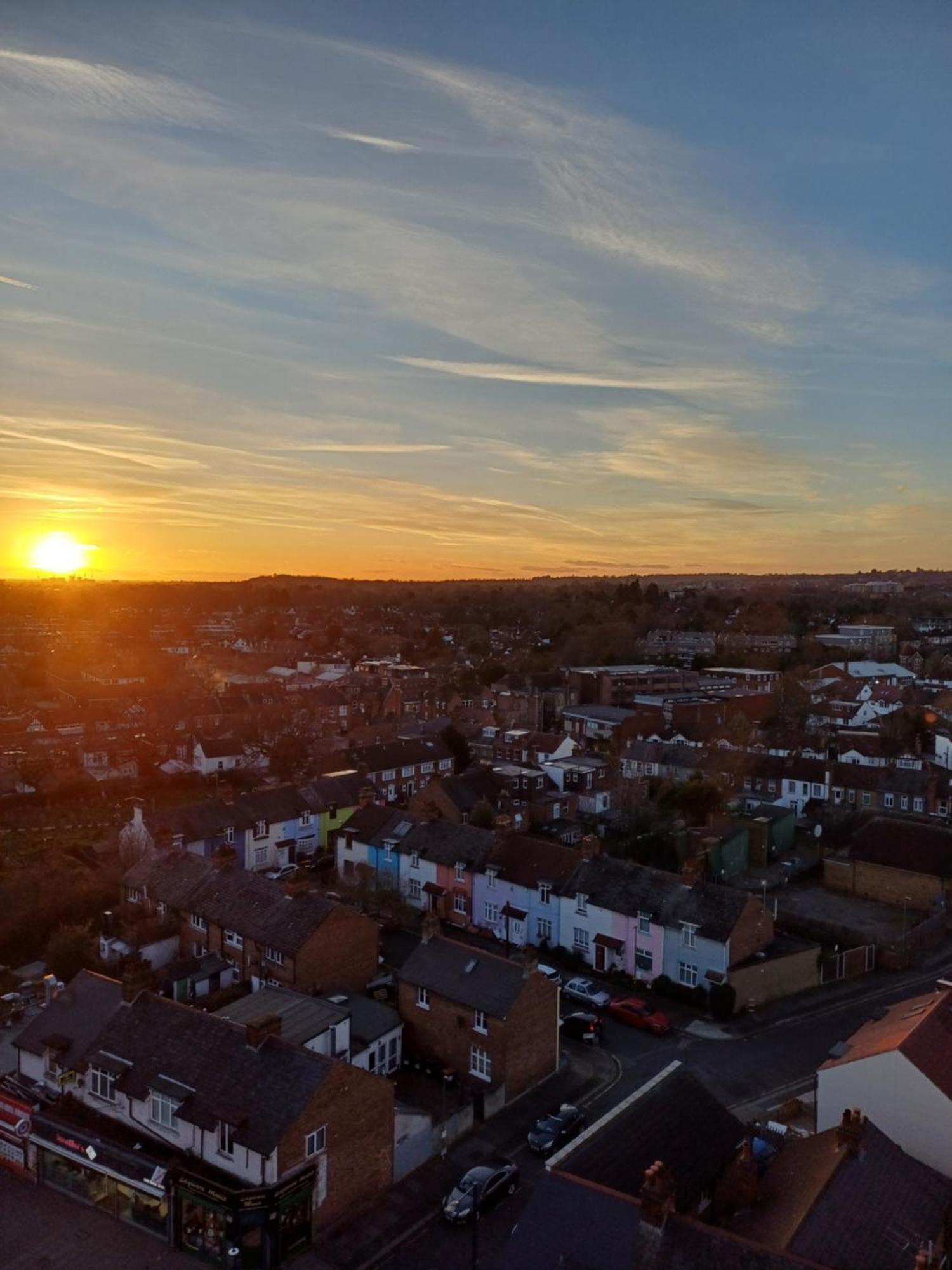Luxury Apartment With Stunning Views On 10Th Floor Edgware Exteriér fotografie